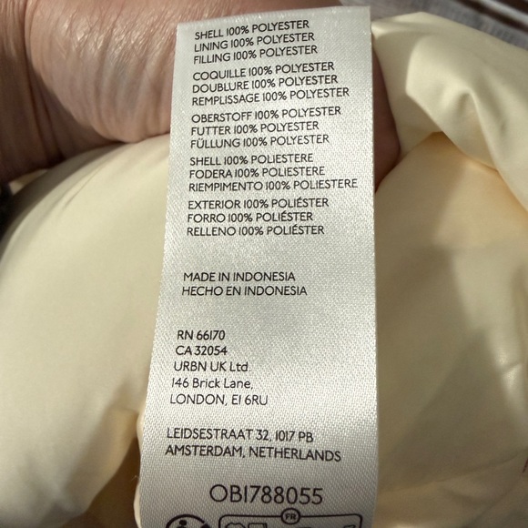 Urban outfitters BDG ivory Puffer Vest Size S-P - Picture 5 of 6